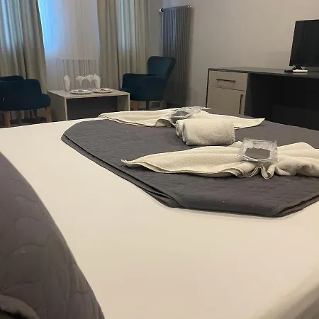 Agora Royal Hotel 4*