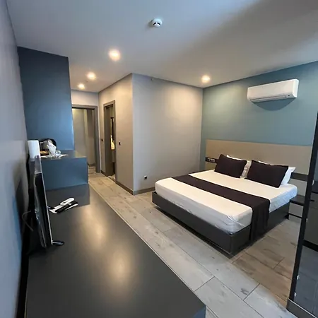 Agora Royal فندق
